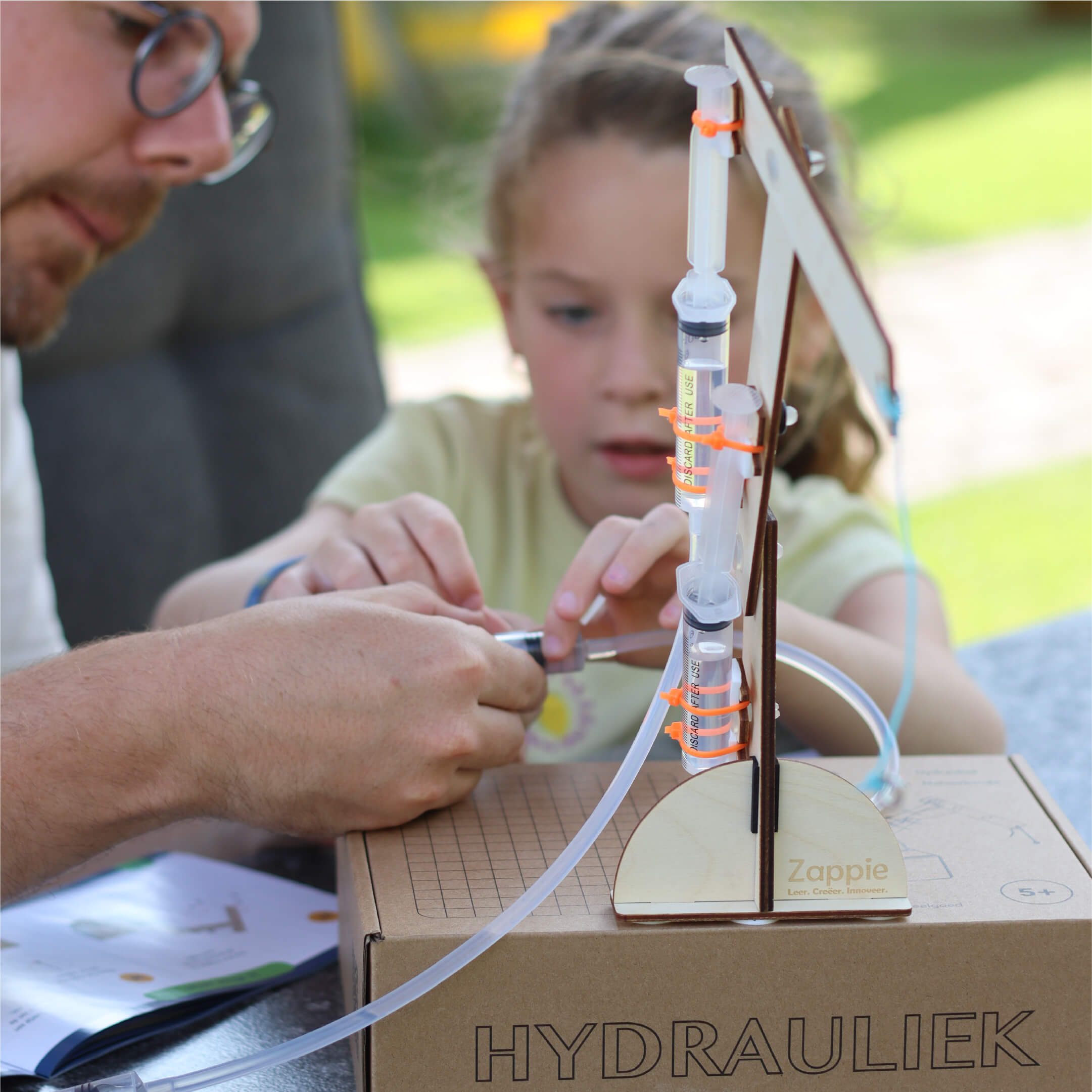 Hydraulic arm