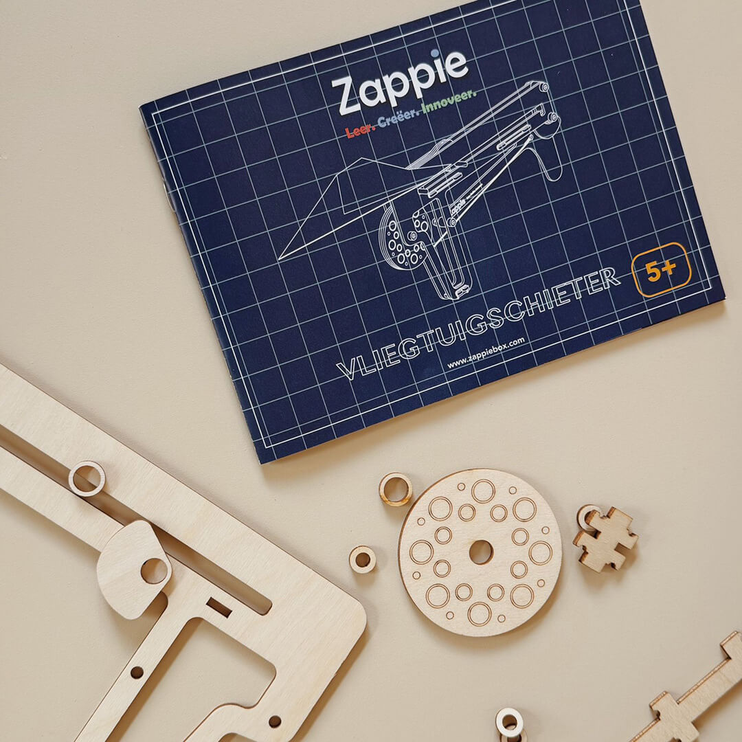 Foto met vliegtuigschieter instructieboekje en materialen